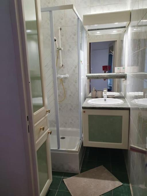 Medipole T2 Avec Un Garage Gratuit Sur Place, 16Min A Centre Ville Lyon En Metro A 빌뢰르반 외부 사진