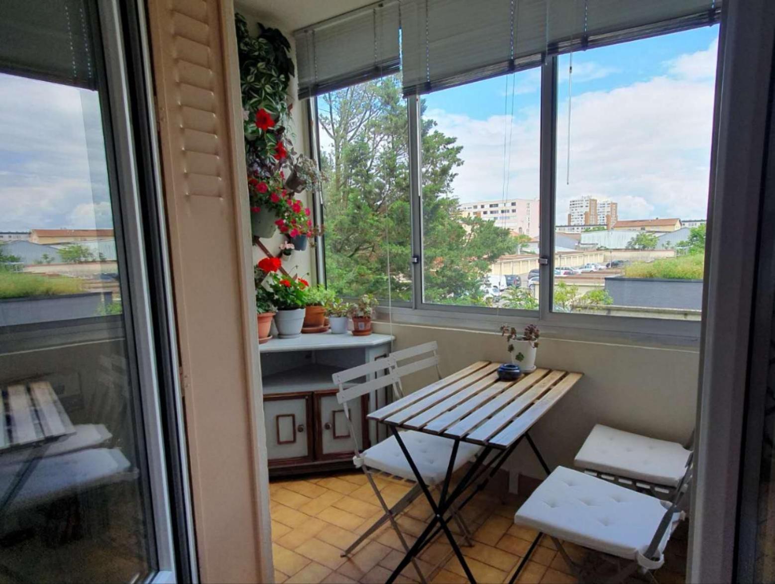 Medipole T2 Avec Un Garage Gratuit Sur Place, 16Min A Centre Ville Lyon En Metro A 빌뢰르반 외부 사진